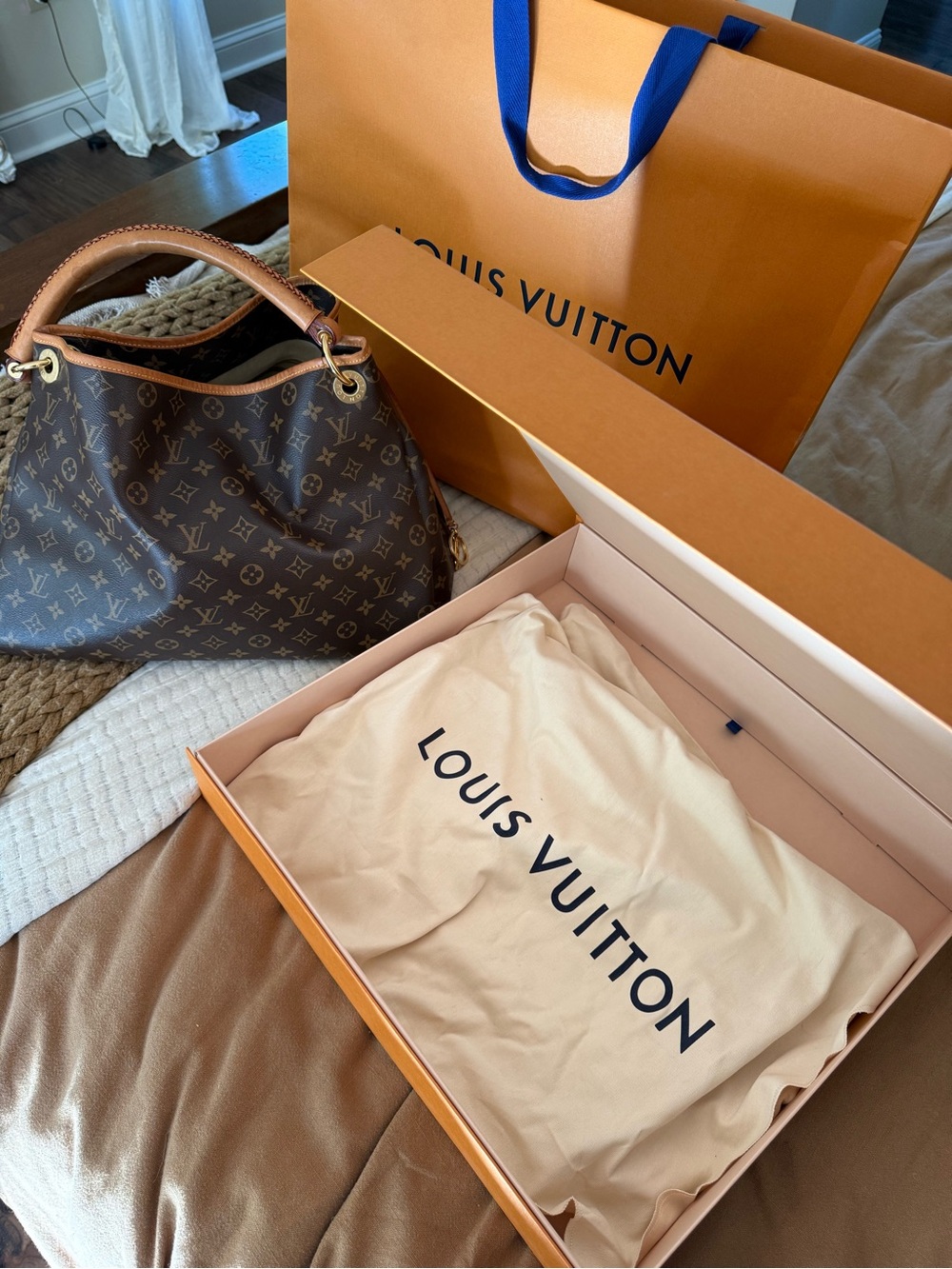 Louis Vuitton Brown Monogram Artsy MM  bag - Picture 5 of 14